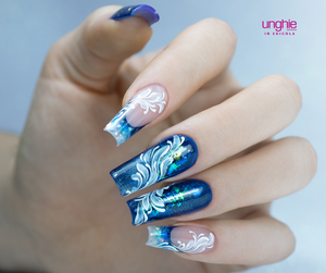 Nail art glaciali: texture e colori ispirati al grande freddo