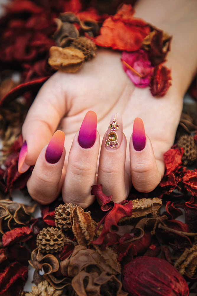 Nail art d'autunno con i colori del foliage