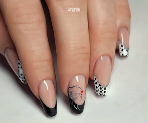 Micro nail art: la manicure minimal e chic che conquista il 2025