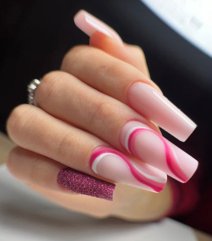 Pink design per la manicure di primavera