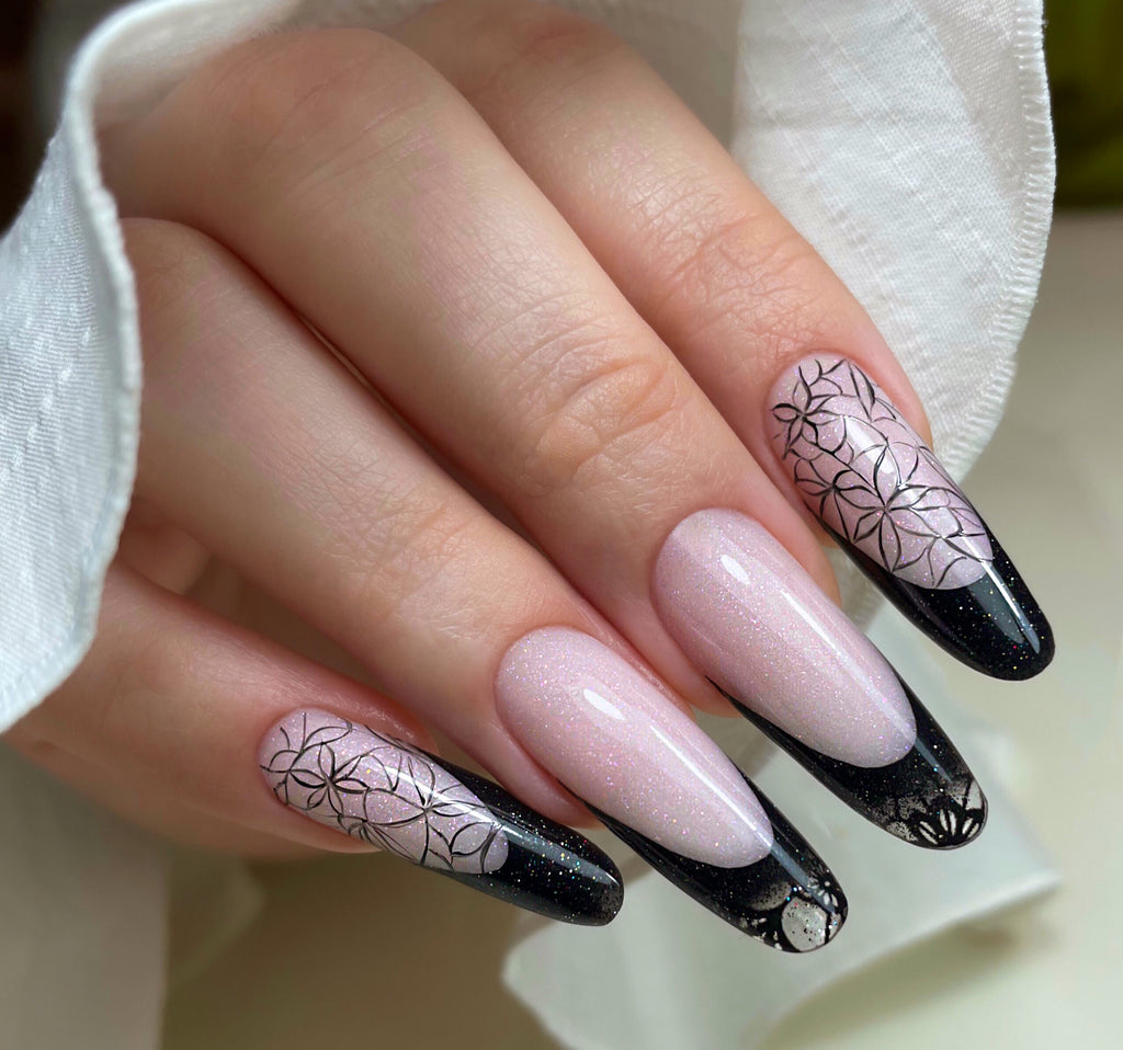 Summer nails: nail design black&white e color sabbia