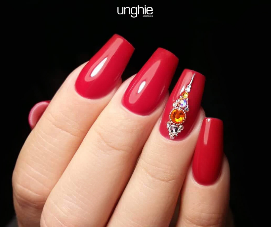 Red manicure, le unghie rosse non passano mai di moda (anzi)