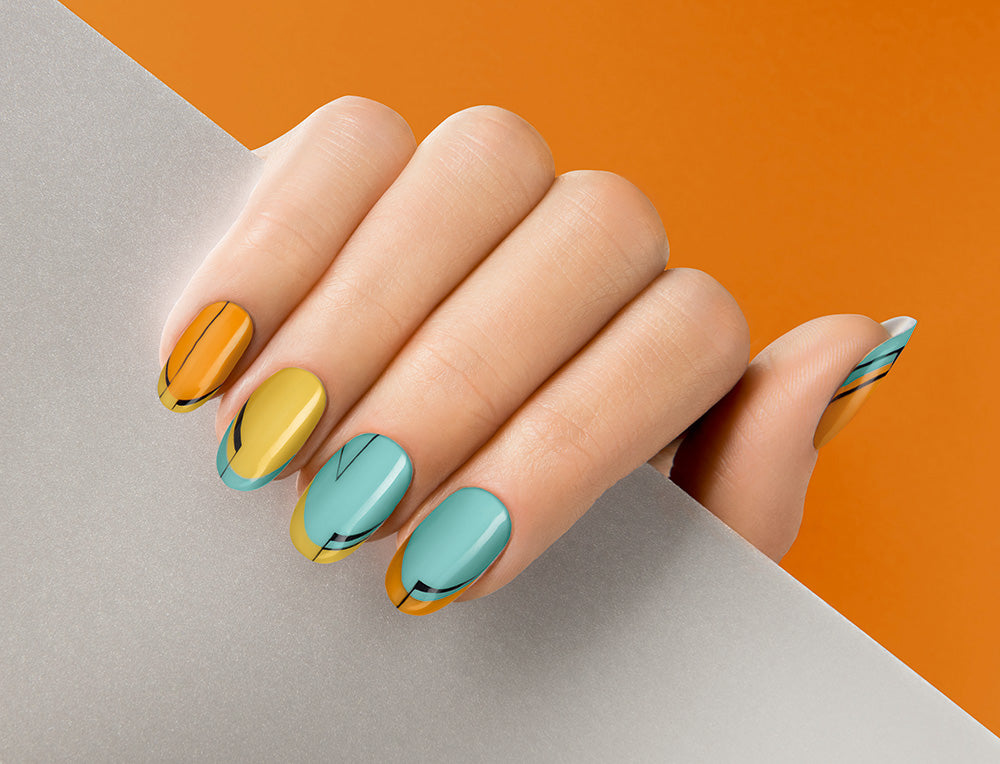 Nail art multicolor, la tendenza dell'estate