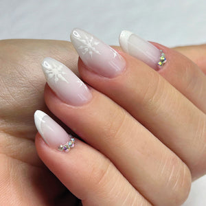 Bianco Natal: la manicure più raffinata delle feste